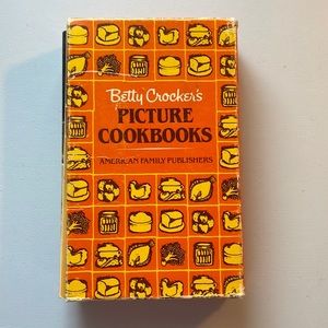 🎁NOT ELIGIBLE FOR BUNDLE DEAL/Vintage Betty Crocker’s Picture Cookbooks 1982